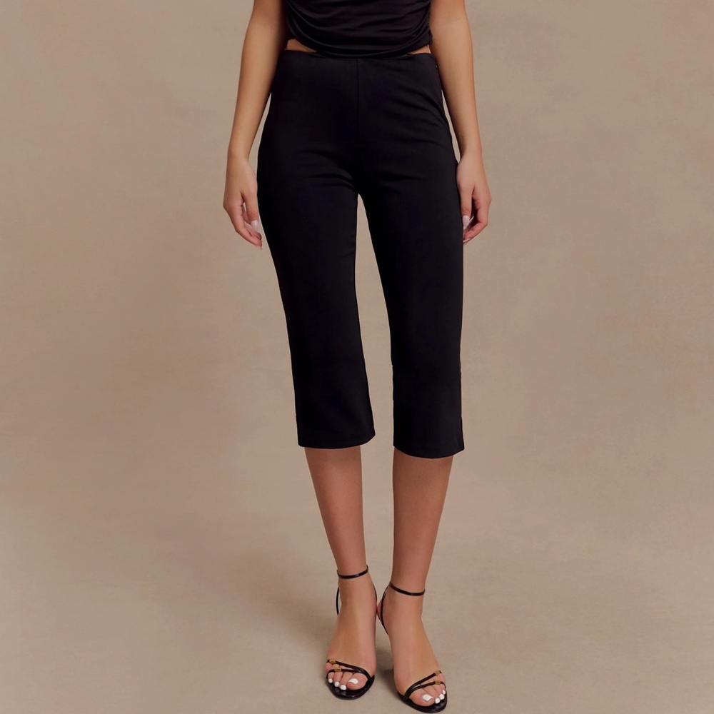 LAYLA Flared Crepe Capri Pants